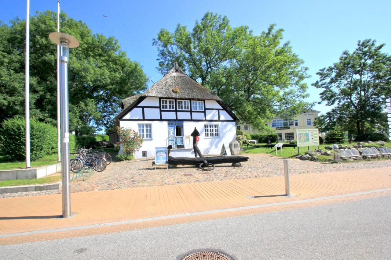 Zentrale Fewo Mit Balkon, Gratis Nutzung Vom Ahoi Erlebnisbad Und Sauna In Sellin - Villa Buskam Fewo 27 Goehren  Exterior foto